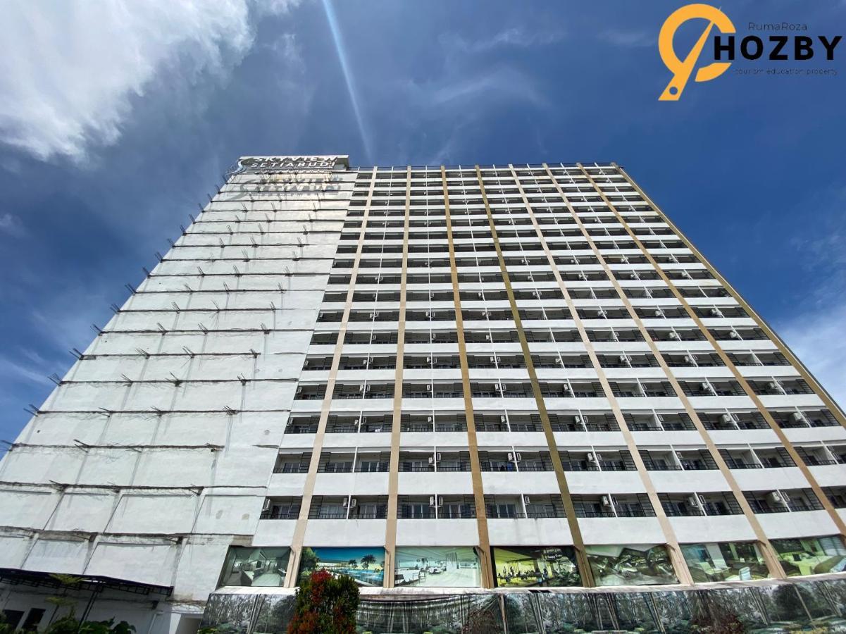 Hozby Skyview Setiabudi Suites Sunggal Buitenkant foto
